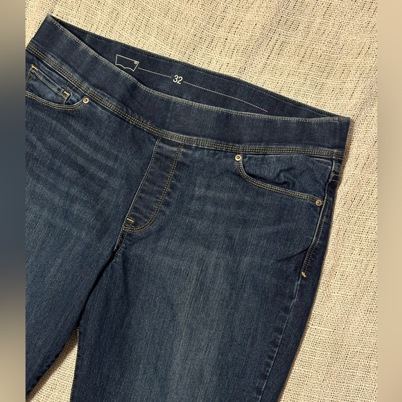 Women’s Levi’s - Picture 2 of 4